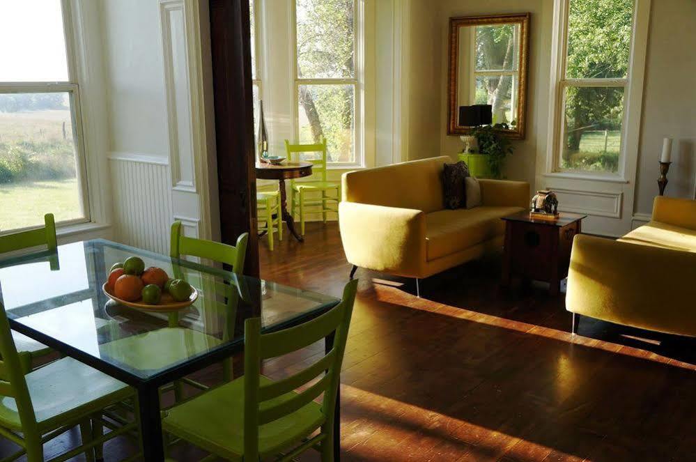 Netherfield Natural Farm Fontana Extérieur photo